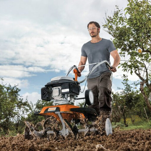 motoculteur-stihl-MH585-en-situation1