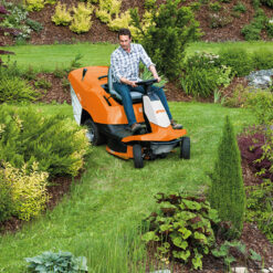 tondeuse-autoportee-stihl-RT4082-en-situation2